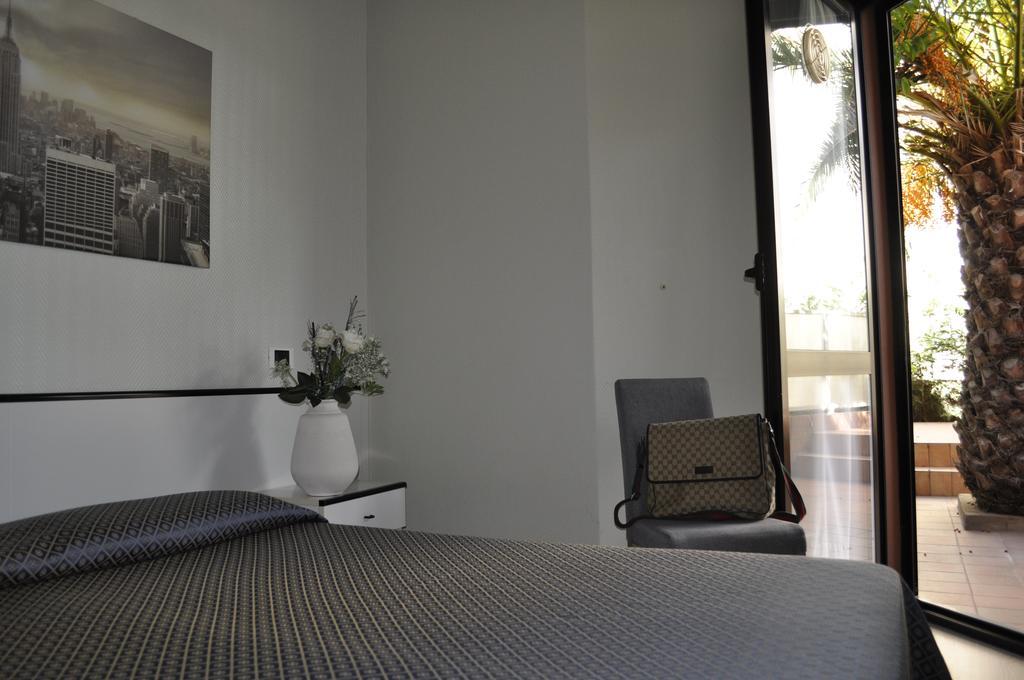 Hotel Est Piombino Szoba fotó