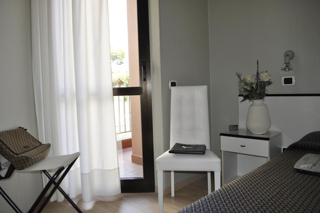 Hotel Est Piombino Szoba fotó