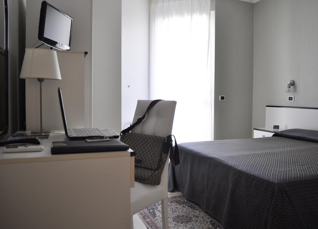 Hotel Est Piombino Szoba fotó